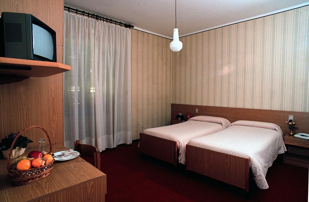 Hotel Margna Morbegno Exteriör bild